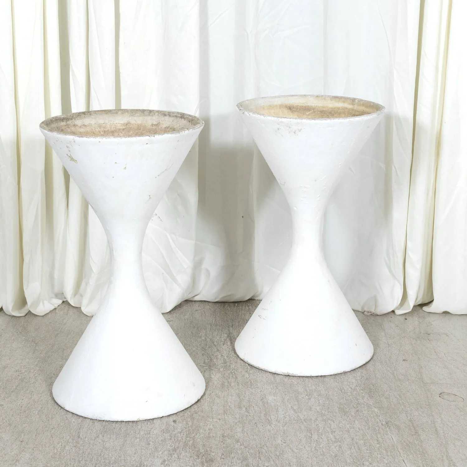 Pair of Mid-Century Modern Willy Guhl Large Hourglass Diablo Planters