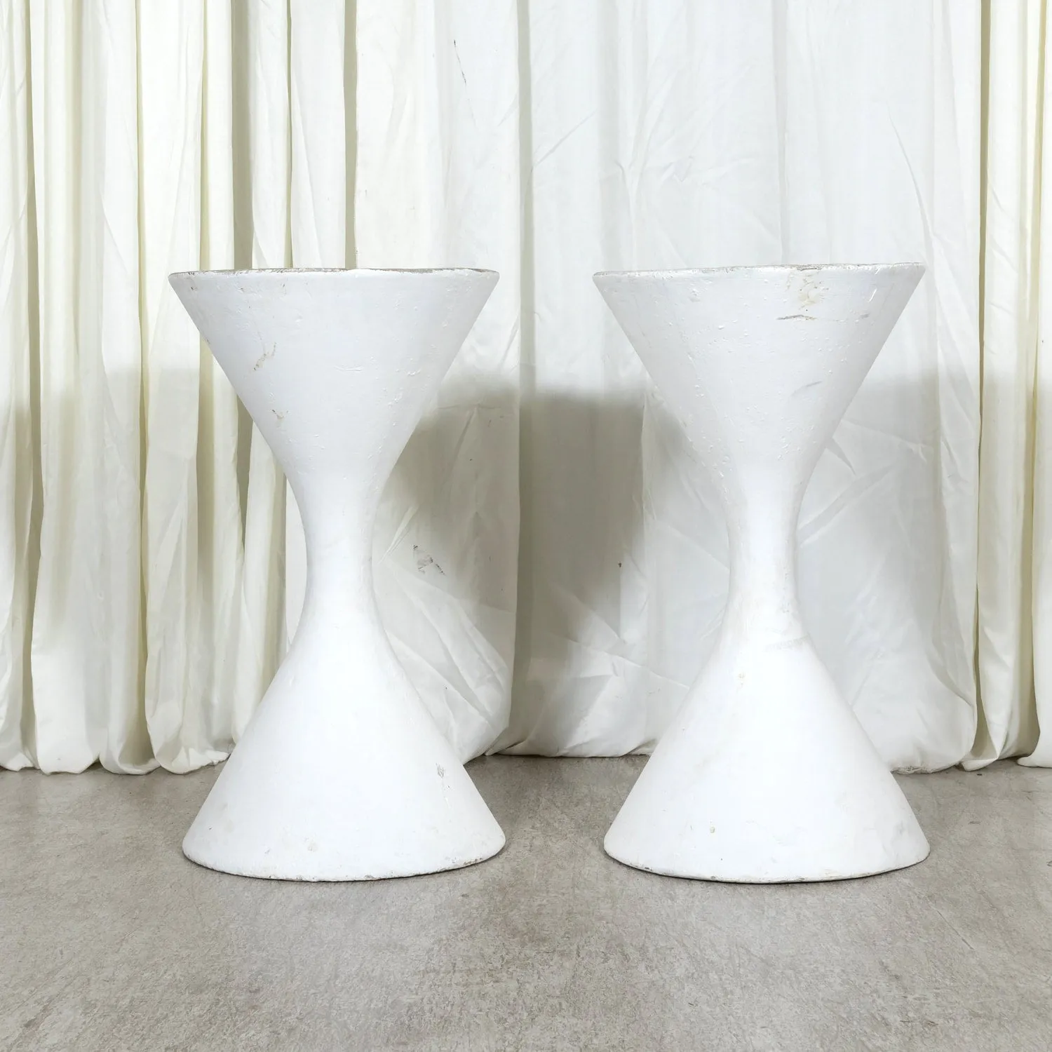 Pair of Mid-Century Modern Willy Guhl Large Hourglass Diablo Planters