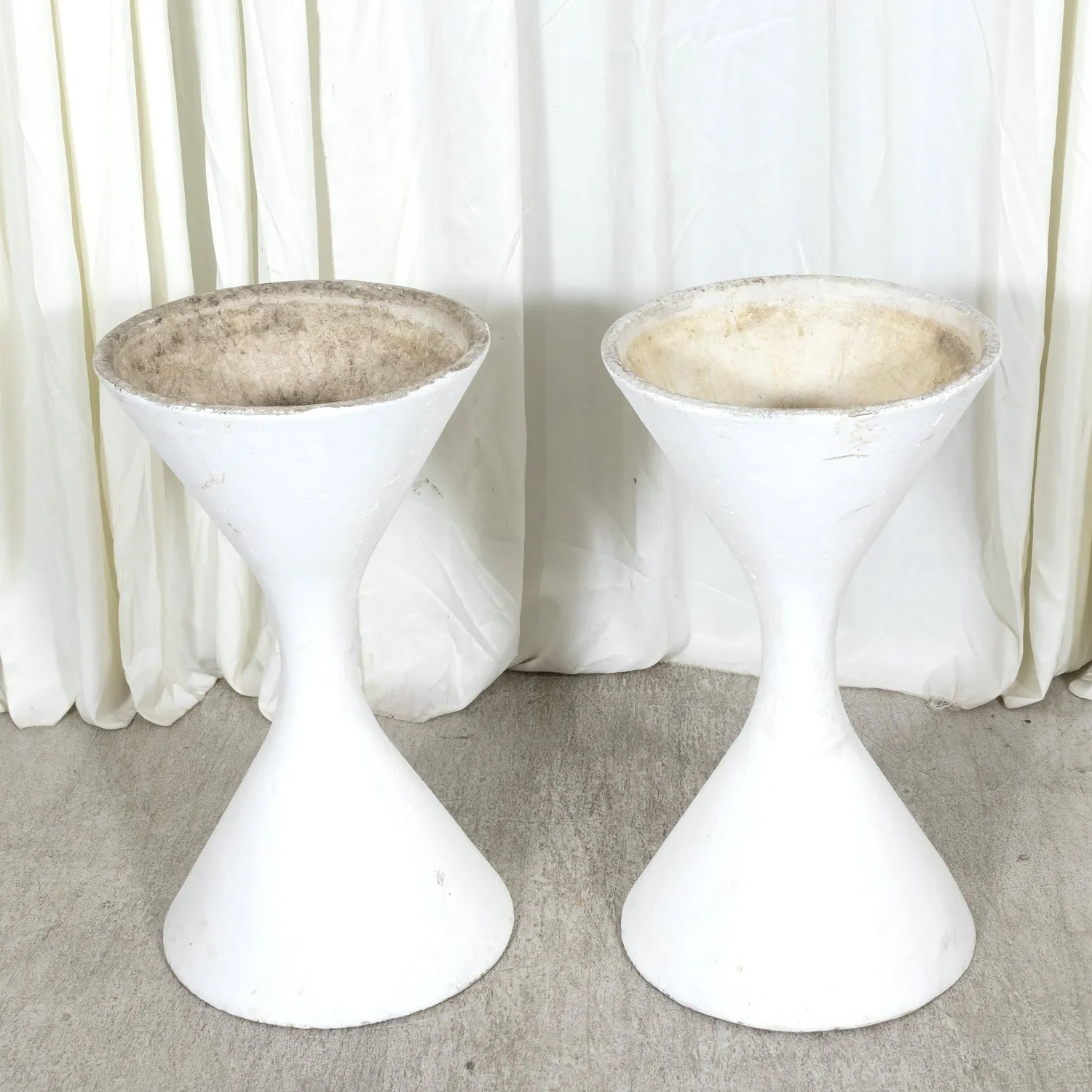 Pair of Mid-Century Modern Willy Guhl Large Hourglass Diablo Planters