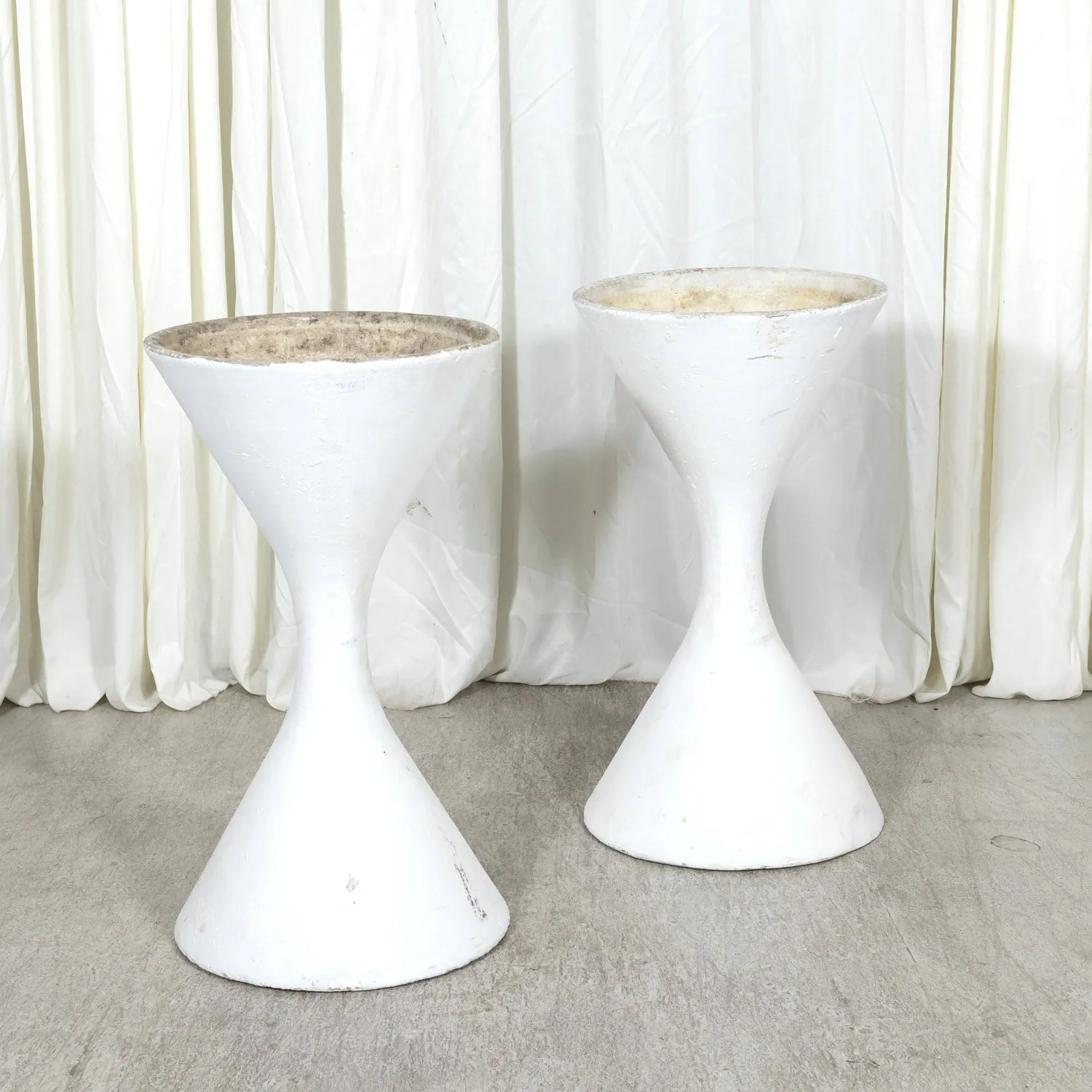 Pair of Mid-Century Modern Willy Guhl Large Hourglass Diablo Planters