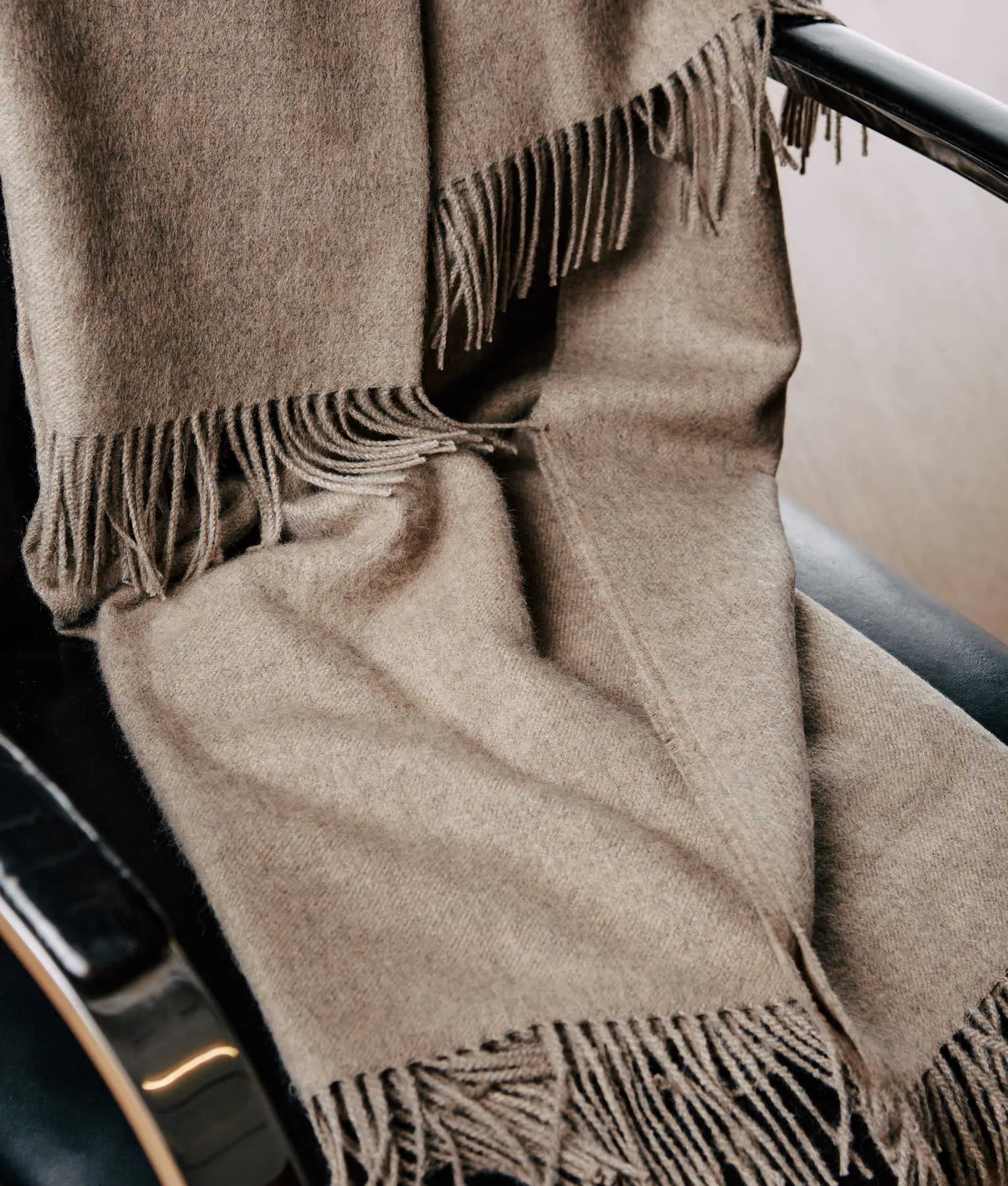 Soft and Classic Lightweight Throw