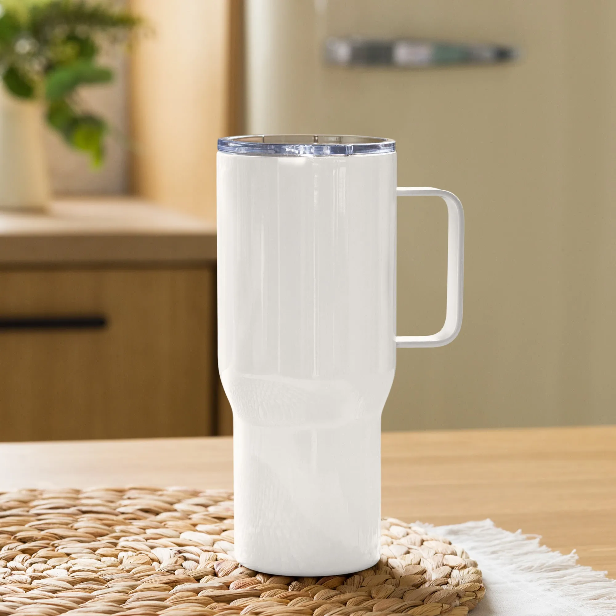 Travel mug with a handle